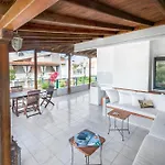 V House בית נופש