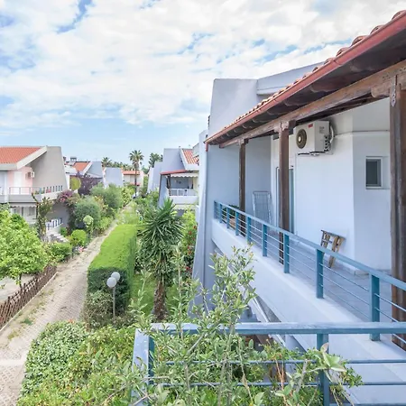 V House Pefkochori
